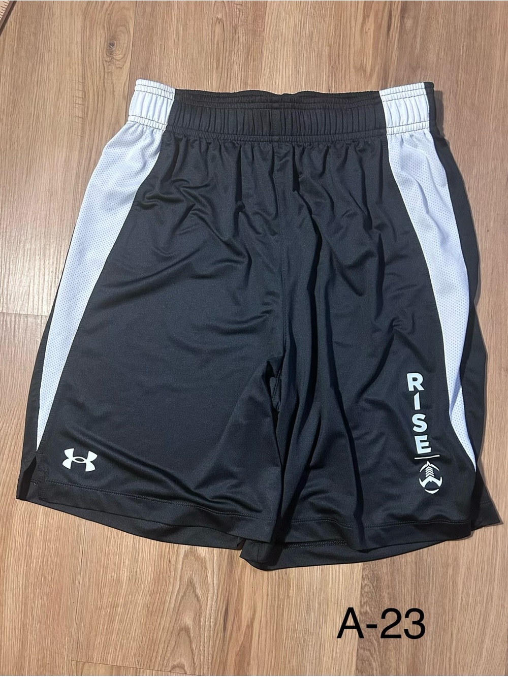 Under Armour Men’s Medium Black White RISE Athletic Basketball Shorts Drawstring